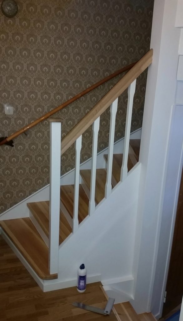 Trapprenovering i Stockholm - Gamla ytskikt slipade och ytan noggrant rengjord.