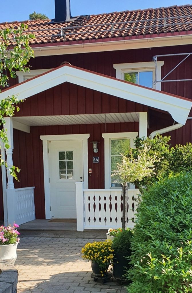 Utvändig målning i Stockholm - Färdigmålad fasad som ger huset ett helt nytt uttryck.