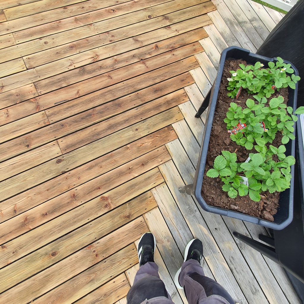 Terrasser i Stockholm - Ytan oljad för skydd och lång hållbarhet.